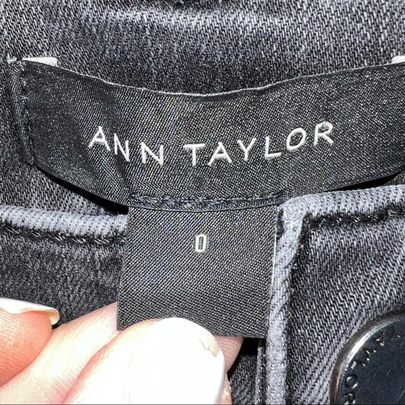 Ann Taylor black mid rise skinny jeans w unfinished raw hem size 0 B55 - Picture 2 of 4